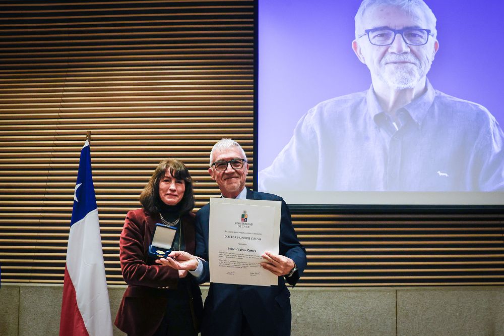 La Rectora (s) Alejandra Mizala celebró el “enfoque colaborativo e internacional de la academia ejercida por el profesor Valero, pues coincide con nuestra perspectiva institucional de extender las fronteras del conocimiento en un trabajo basado en la cooperación y en la internacionalización".